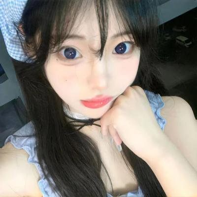 穿黄靴子的女孩